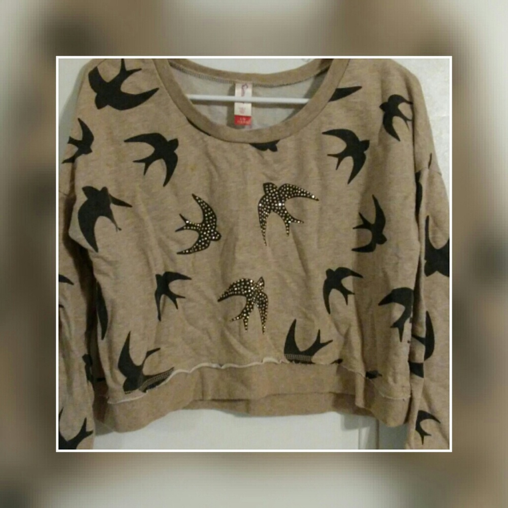 Crop top sweatshirt.
